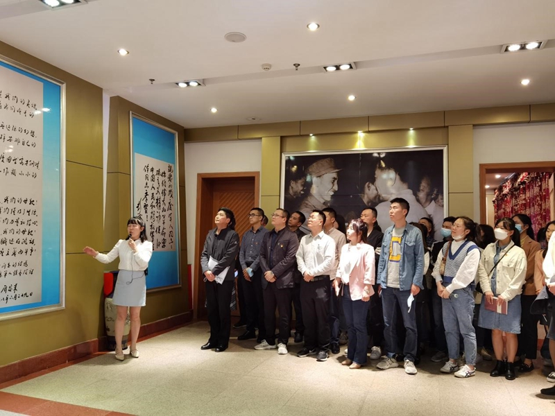 参观学习.jpg 参观学习.jpg