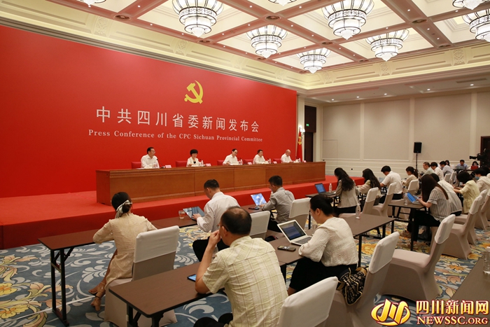 新闻发布会现场.jpg 新闻发布会现场.jpg