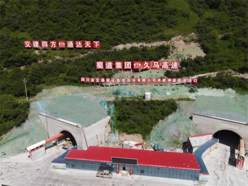 久马高速建设现场2.jpg