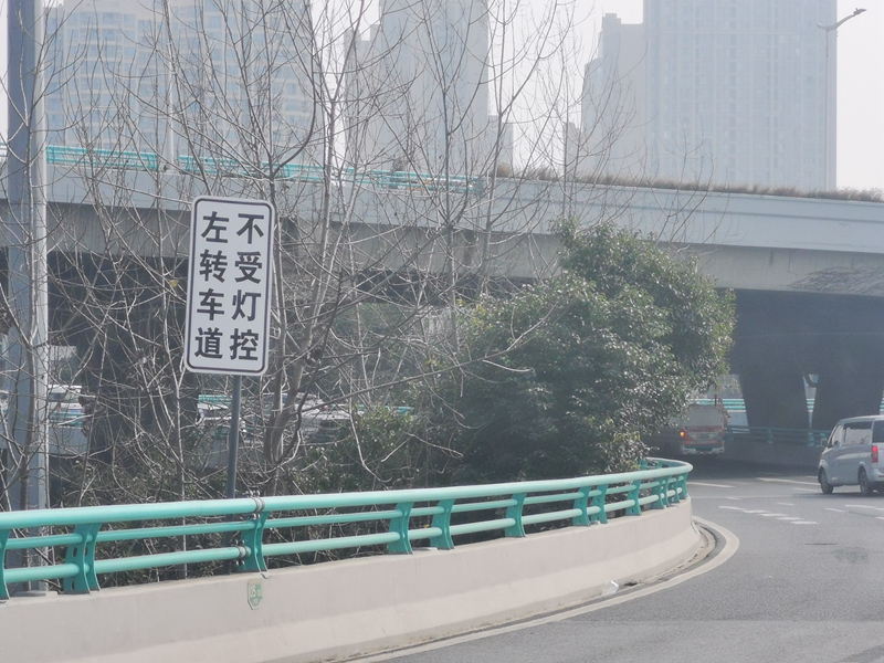 成都市三环路成彭立交桥环岛互通通行规则有变_副本.jpg