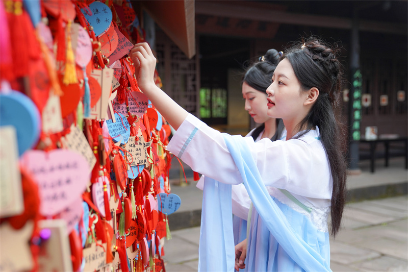 �츮������������ְҵѧԺѧ����üɽ�����������С��廳ʥ�����ͣ����������Ļ����������ݻ��2.jpg