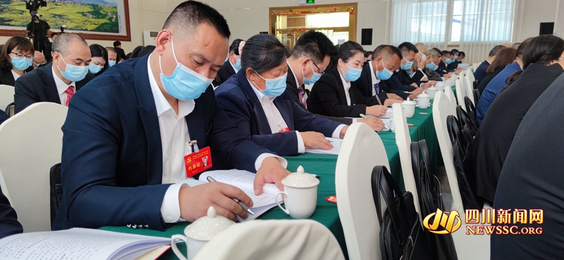 大会现场 (2)_副本.jpg 大会现场 (2)_副本.jpg