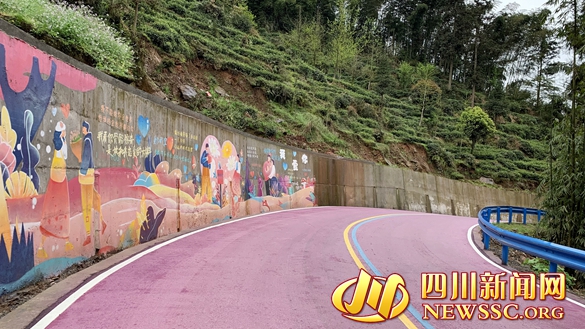 拓宽和彩化后的公路.jpg 拓宽和彩化后的公路.jpg