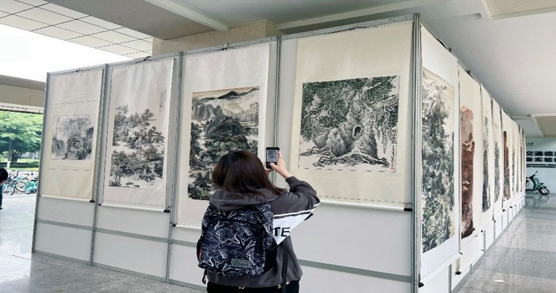 画展现场2_副本.jpg 画展现场2_副本.jpg