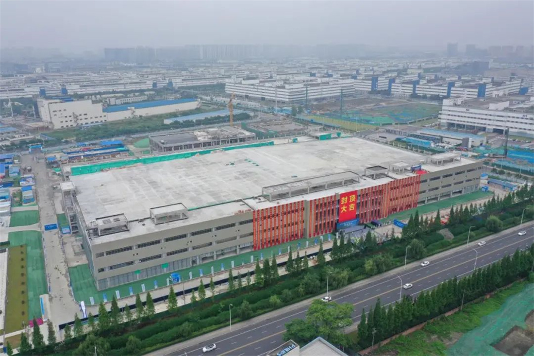 京东方成都车载显示基地项目主体结构日前全面封顶1.jpg