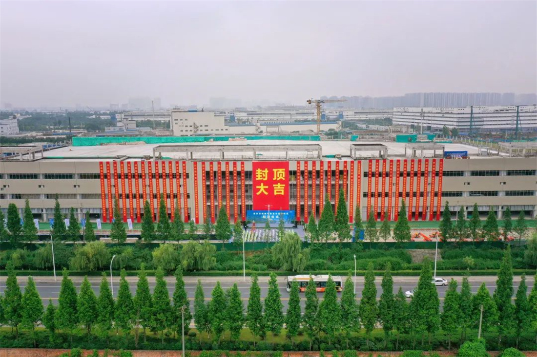 京东方成都车载显示基地项目主体结构日前全面封顶2.jpg