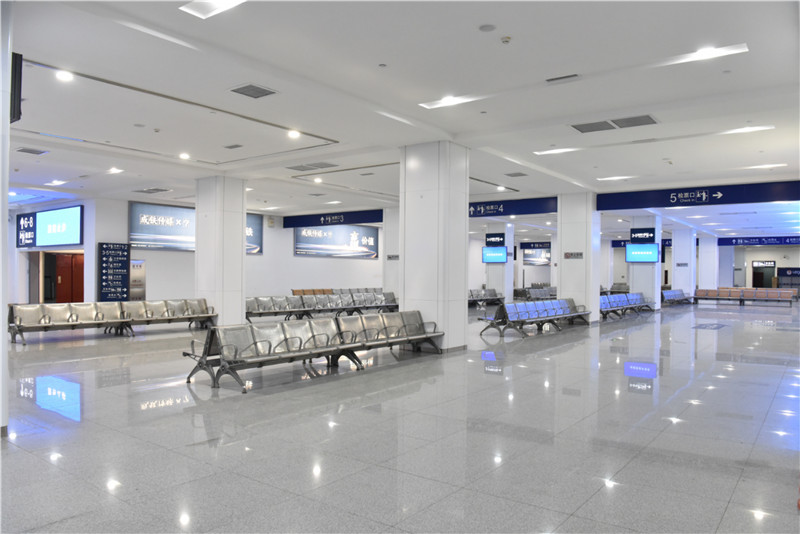 成都西站新候车楼一楼候车室.jpg