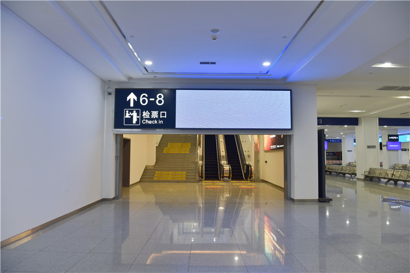 新候车楼二楼可通过自动扶梯、无障碍电梯、人行步梯抵达.jpg