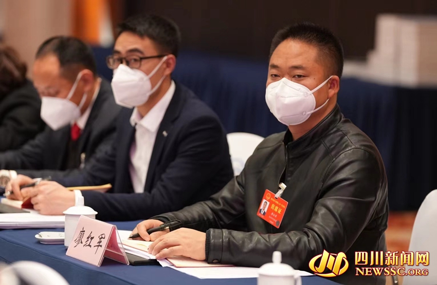 省人大代表、大竹县金玉芽白茶专业合作社副理事长廖红军.jpg