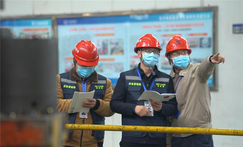 德阳市应急局开展执法活动(省应急厅供图).jpg 德阳市应急局开展执法活动(省应急厅供图).jpg