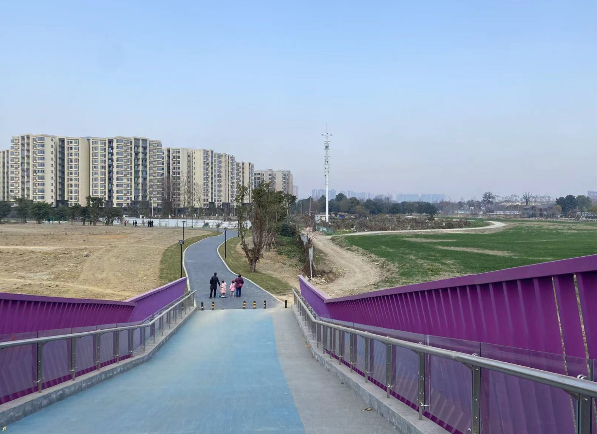 新建成的道路连接已建成的人行桥.png 新建成的道路连接已建成的人行桥.png