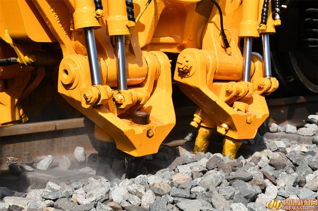 捣固作业车.jpg 捣固作业车.jpg