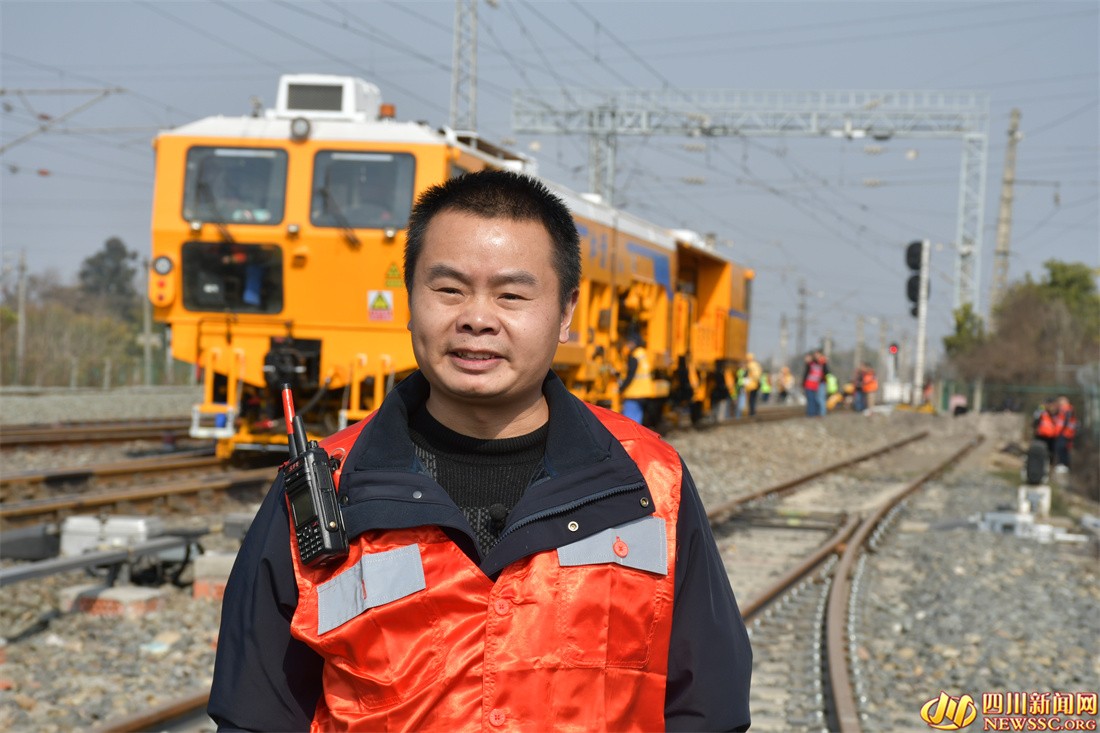 成都工务大机段大机道岔维修车间主任李兵.jpg 成都工务大机段大机道岔维修车间主任李兵.jpg