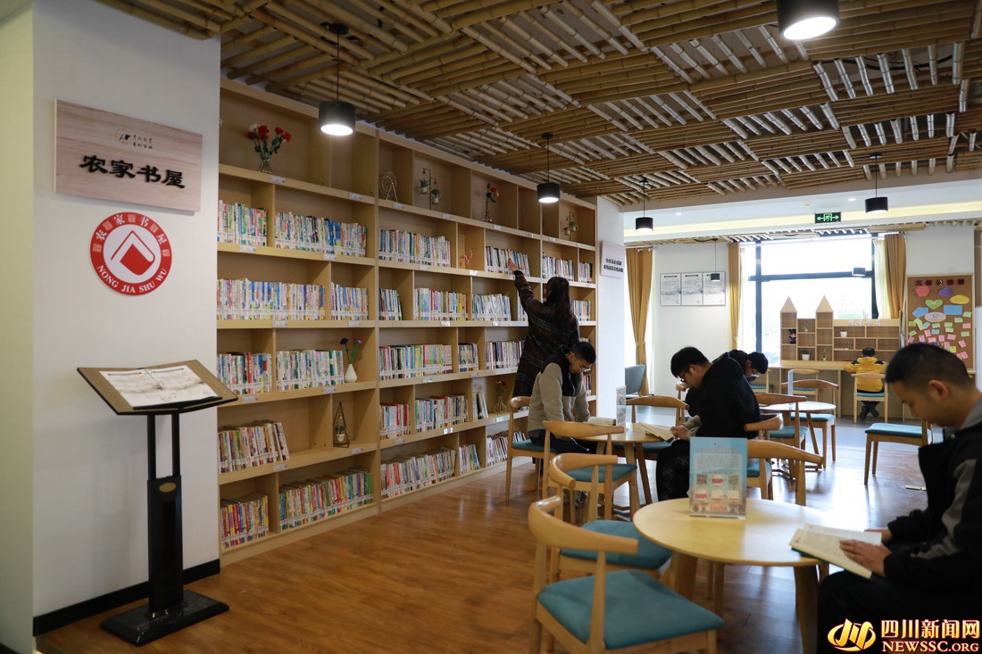 江油彰明镇静夜思社区农家书屋.jpg 江油彰明镇静夜思社区农家书屋.jpg