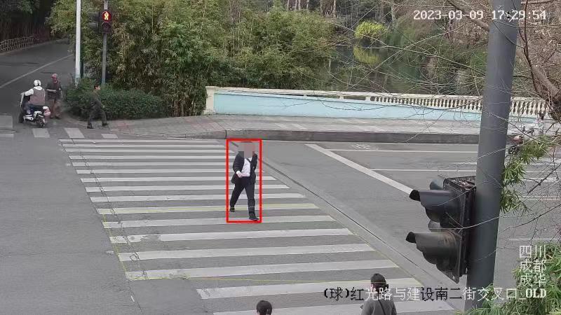 闯红灯抓拍.jpg 闯红灯抓拍.jpg