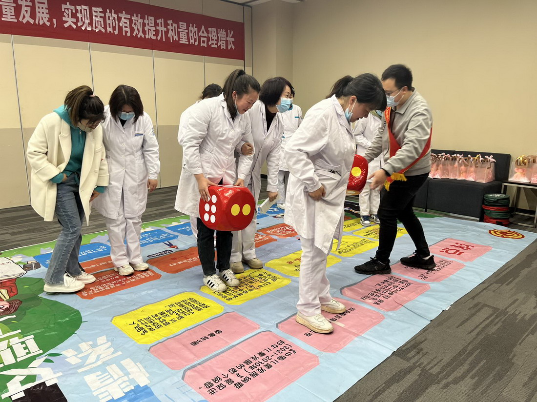 职工在游戏互动中知法、学法.jpeg 职工在游戏互动中知法、学法.jpeg
