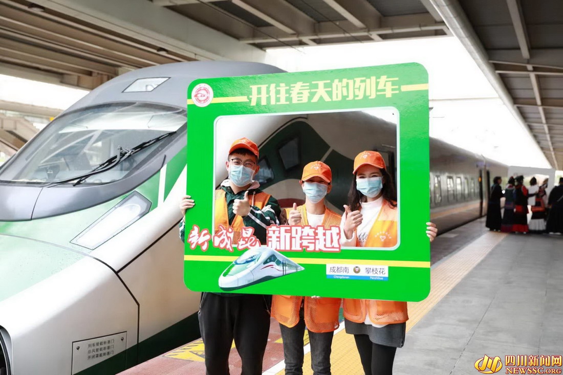 ��ͨ��Ӫ100�죬��վ������Ա���³�����·C43���г��ִ�����.jpg