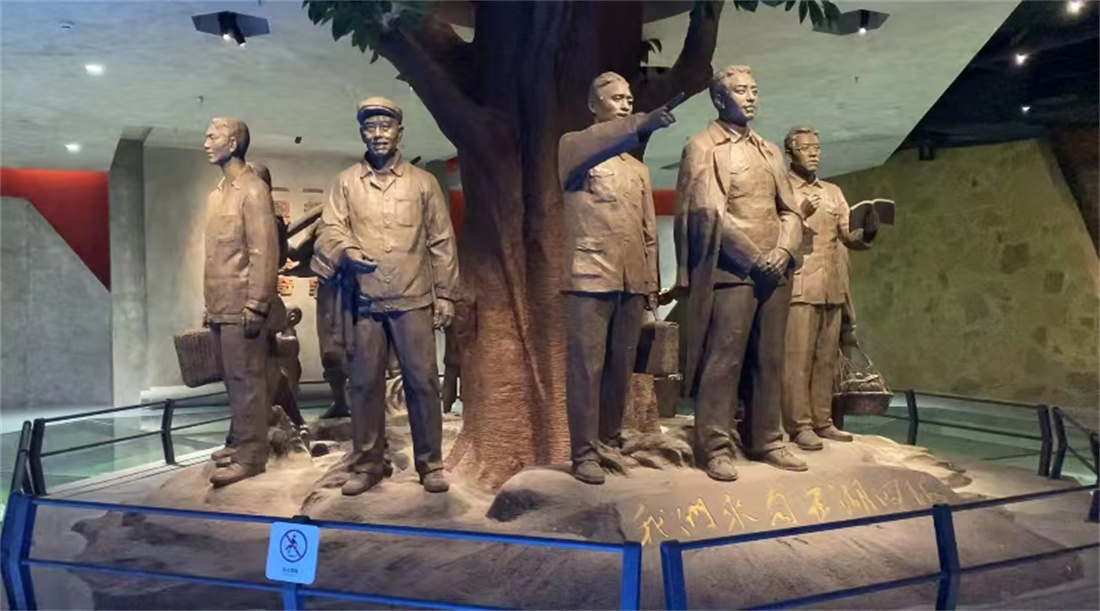 来自五湖四海的建设者群像.jpg 来自五湖四海的建设者群像.jpg