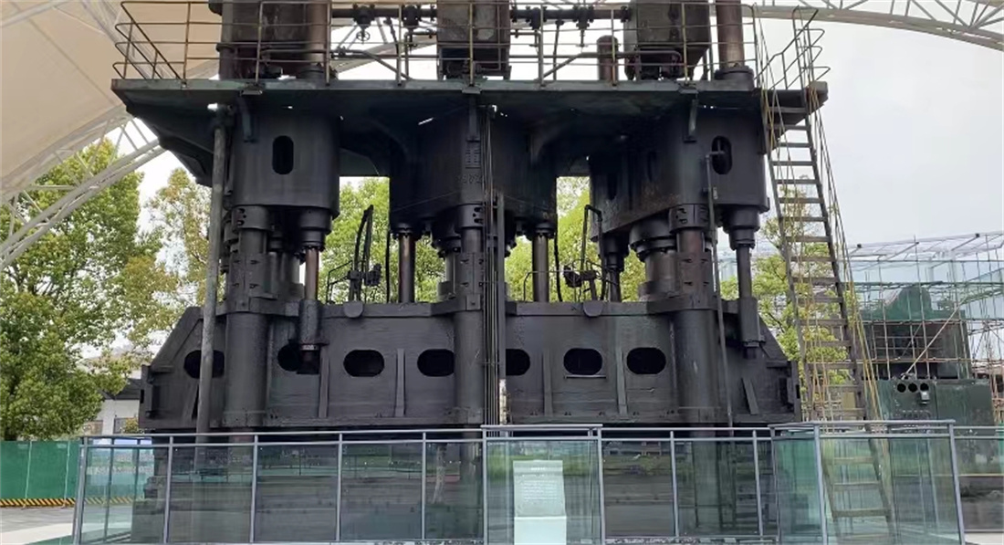 4000T液压机.jpg 4000T液压机.jpg