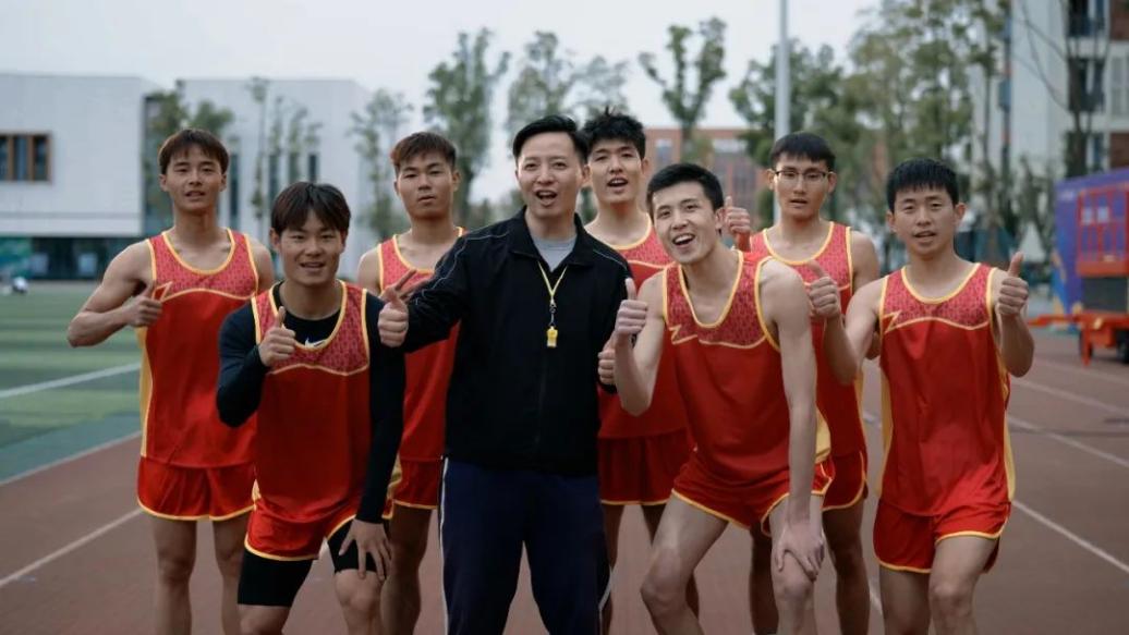 成都大运会倒计时100天主题片《100%》剧照2.jpg 成都大运会倒计时100天主题片《100%》剧照2.jpg