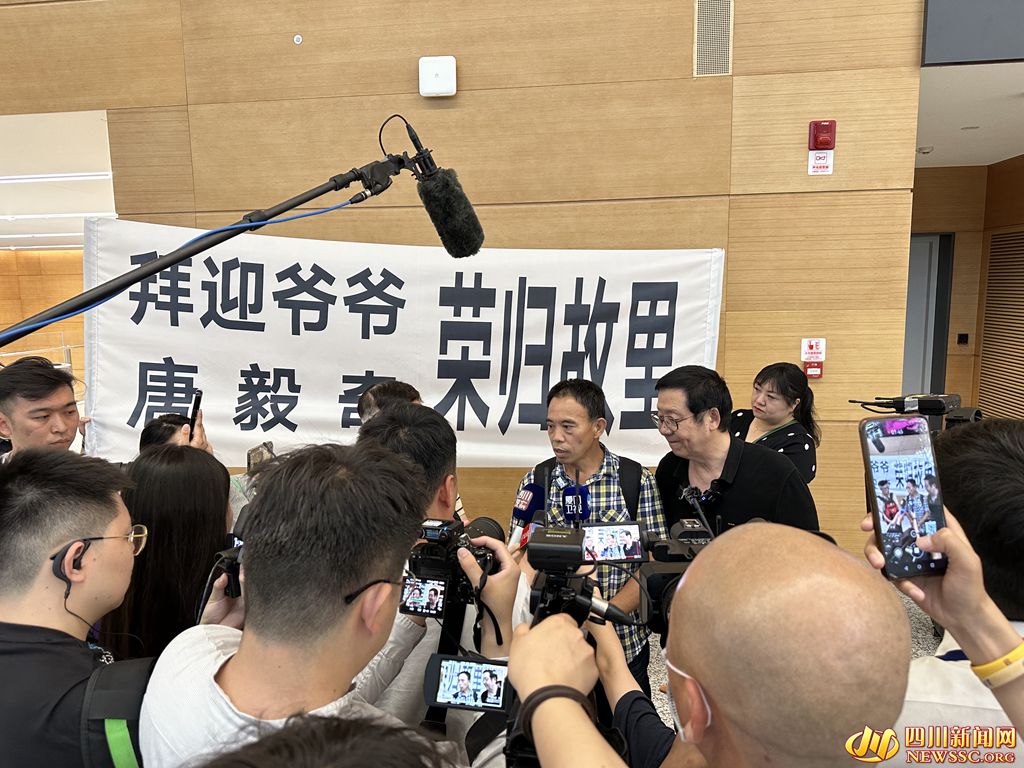 刘德文接受媒体采访_副本.jpg
