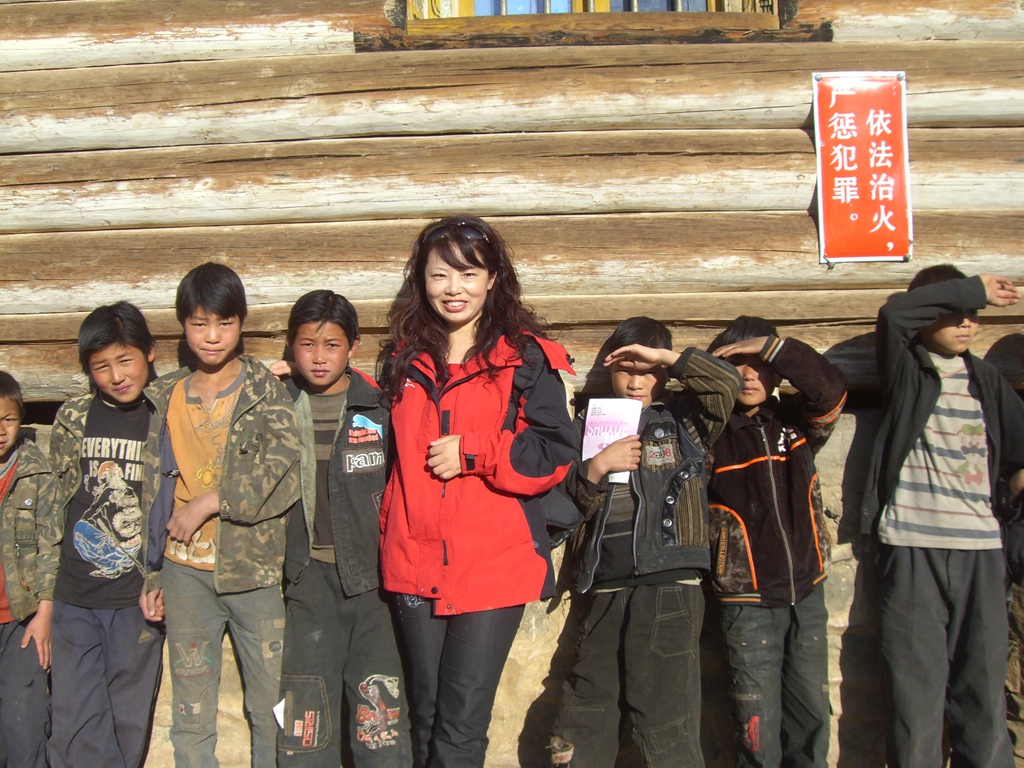 2009年5月“走进香格里拉腹心地”之屋脚乡小学_副本.jpg