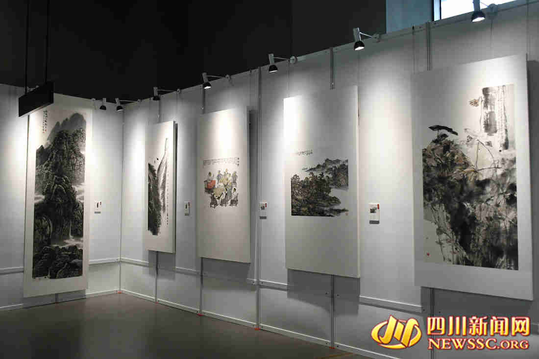 展览现场3_副本.jpg 展览现场3_副本.jpg