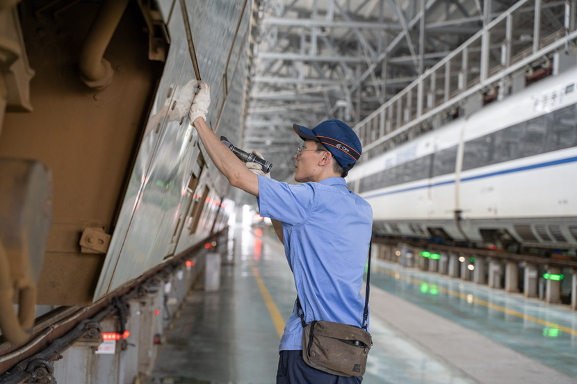 动车组检修2_副本.jpg 动车组检修2_副本.jpg