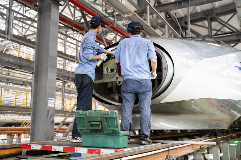 动车组检修3_副本.jpg 动车组检修3_副本.jpg