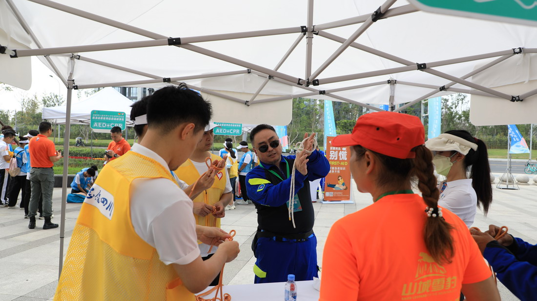 大运会应急志愿服务综合培训演练1.jpg 大运会应急志愿服务综合培训演练1.jpg