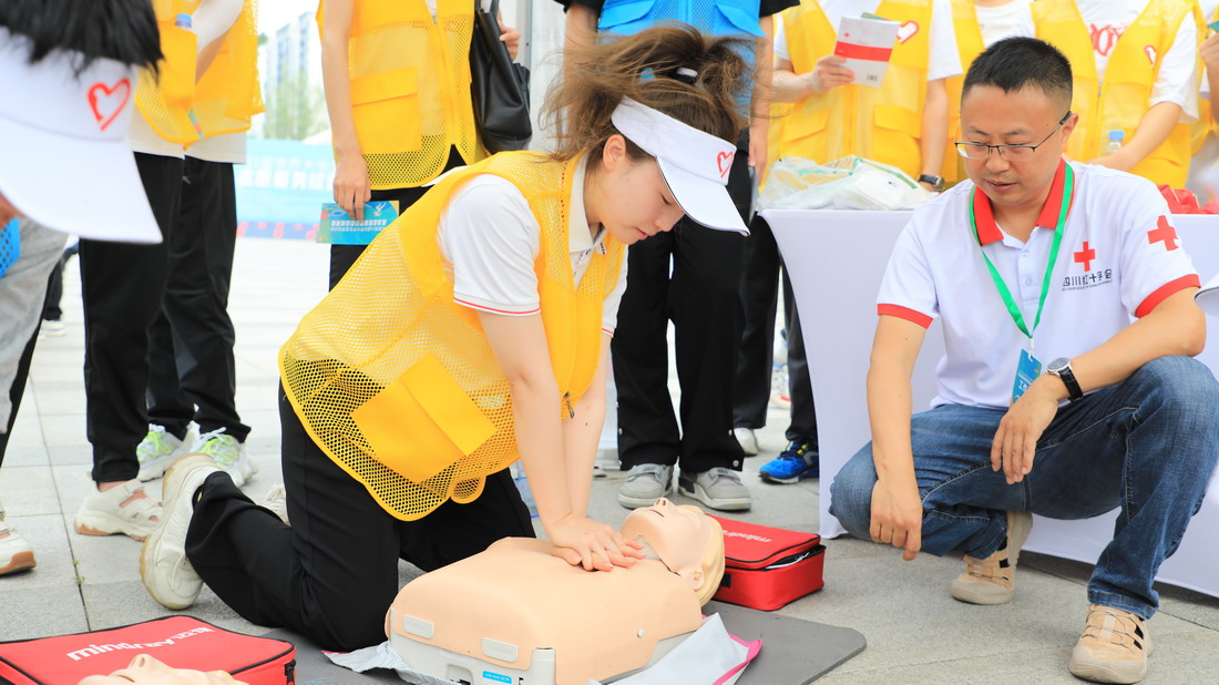大运会应急志愿服务综合培训演练3.jpg 大运会应急志愿服务综合培训演练3.jpg