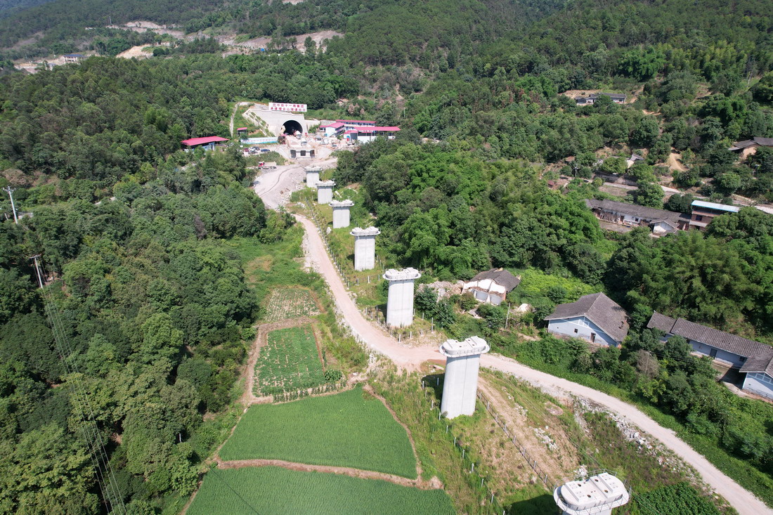 渝昆高铁缙云山隧道2.jpg 渝昆高铁缙云山隧道2.jpg