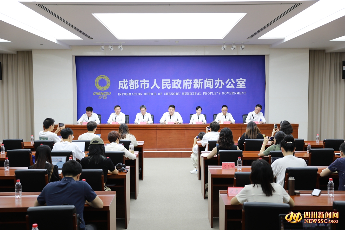 新闻发布会现场_副本.jpg 新闻发布会现场_副本.jpg