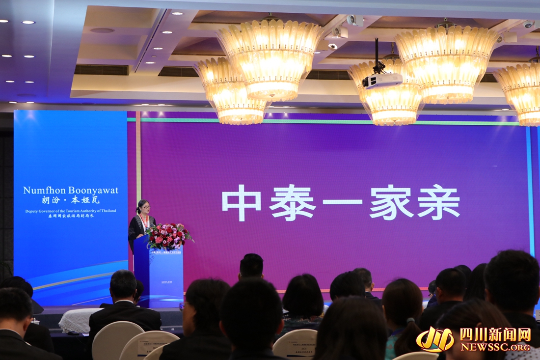 朗汾·本娅瓦发表演讲.jpg