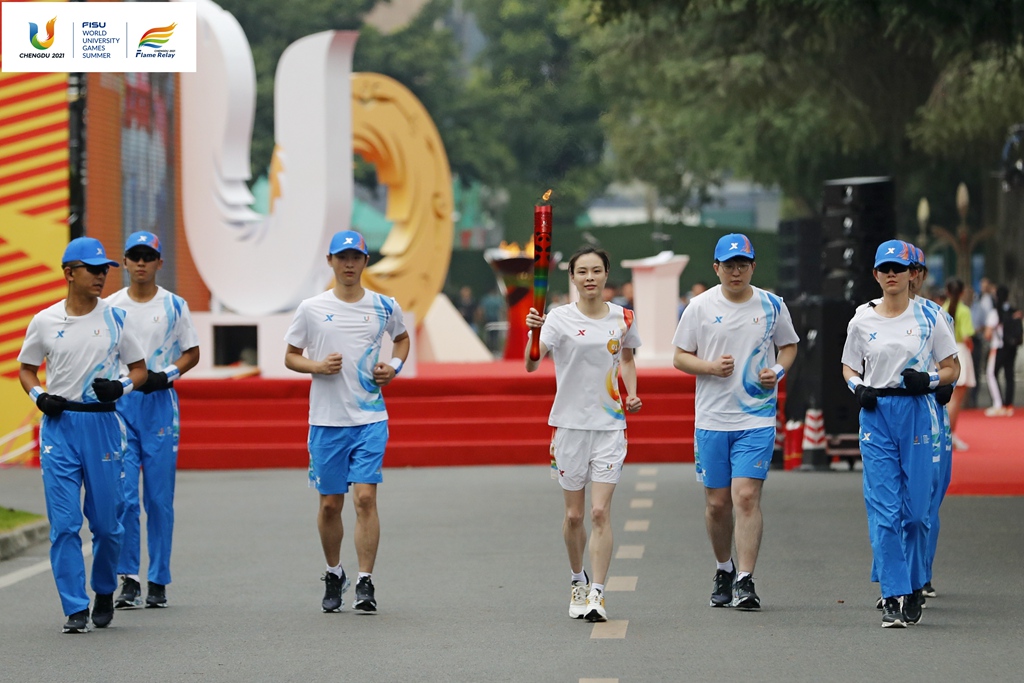 ��洫�ݳɶ�վ���Ĵ���ѧ����һ������֡���ˮ���˹ھ�����ϼ_����.jpg