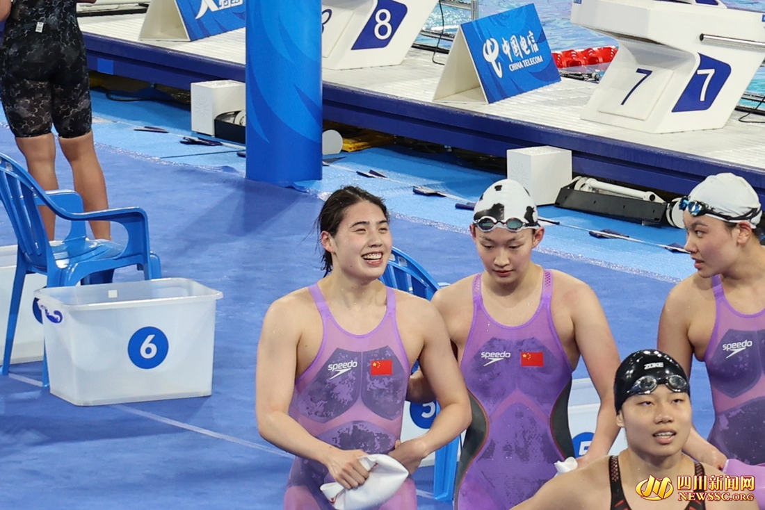 由张雨霏带领的中国队夺得女子4_100米的冠军_副本.jpg 由张雨霏带领的中国队夺得女子4_100米的冠军_副本.jpg