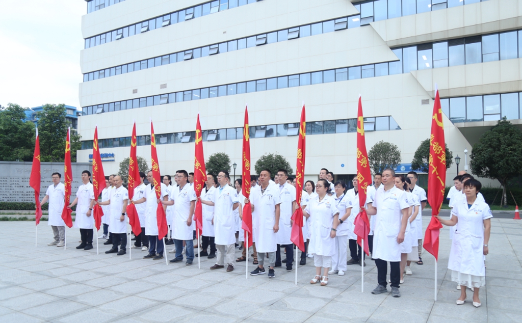 出征现场.jpg 出征现场.jpg