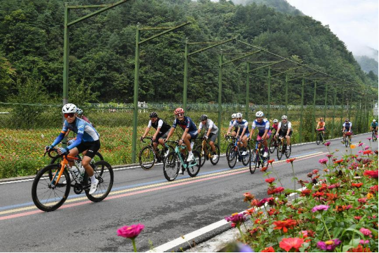 1_【组图】2023中国·曾家山公路自行车赛精彩瞬间1315.png