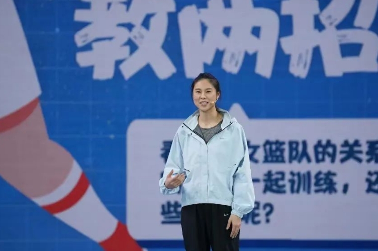杭州亚运会女篮冠军队员王思雨