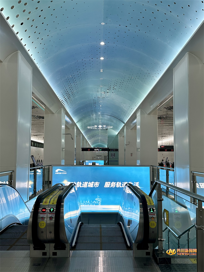 19���߶��ں���վ.jpg