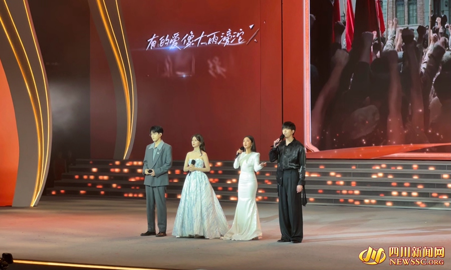 歌曲演唱《追光者》_副本_副本.jpg