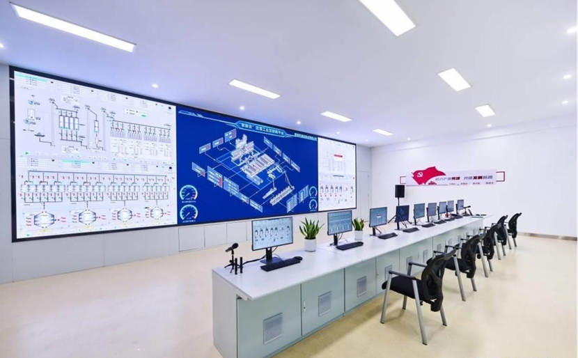 醉清风智能化生产车间中央控制室.jpg 醉清风智能化生产车间中央控制室.jpg