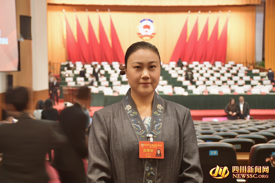 成都市政协委员姚霁月.jpg 成都市政协委员姚霁月.jpg