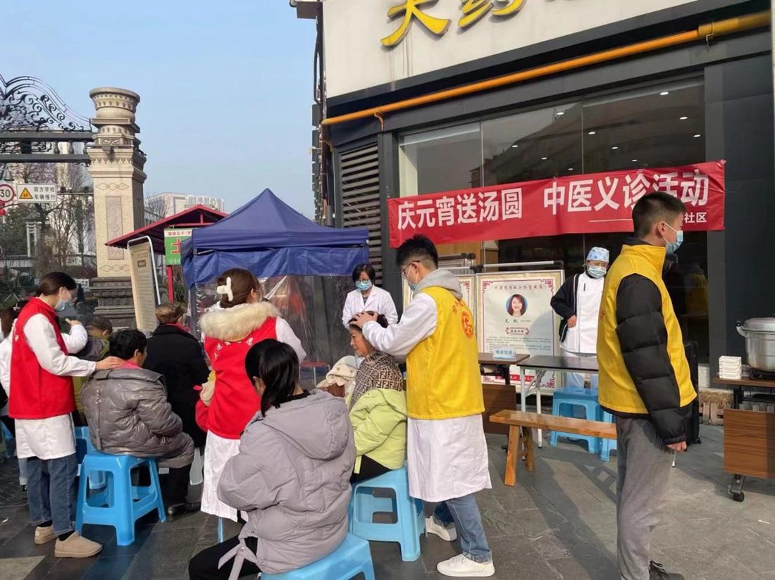 枣子巷社区义诊活动(受访社区提供).jpg 枣子巷社区义诊活动(受访社区提供).jpg