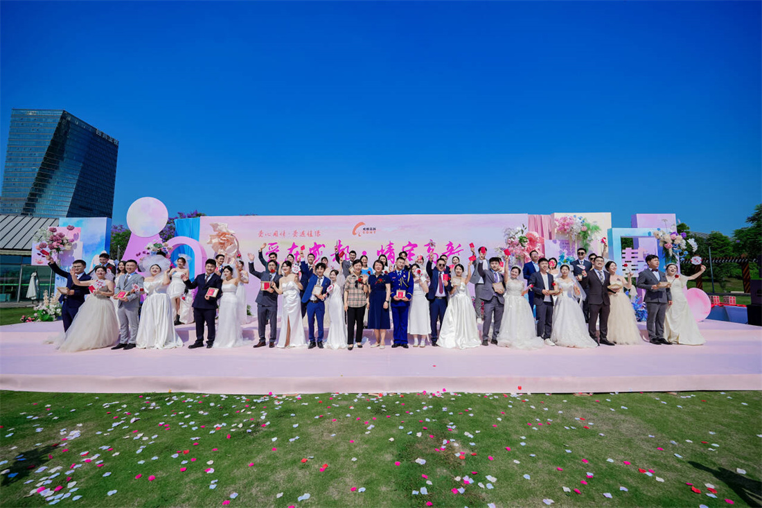 公园里的集体婚礼6.jpg