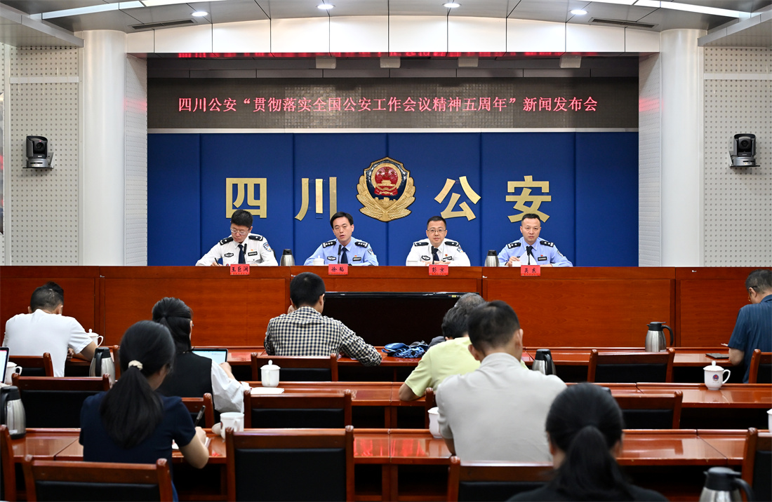 发布会现场.jpg