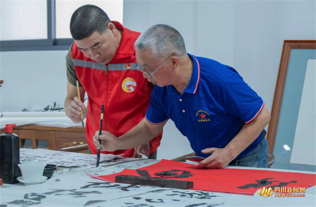 老兵周昌全(右).jpg 老兵周昌全(右).jpg