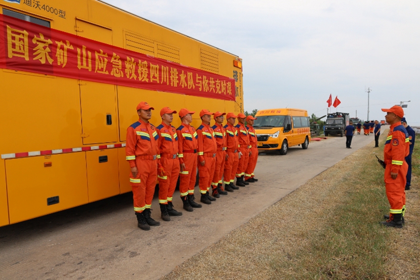 排涝抢险现场 (4).jpg 排涝抢险现场 (4).jpg