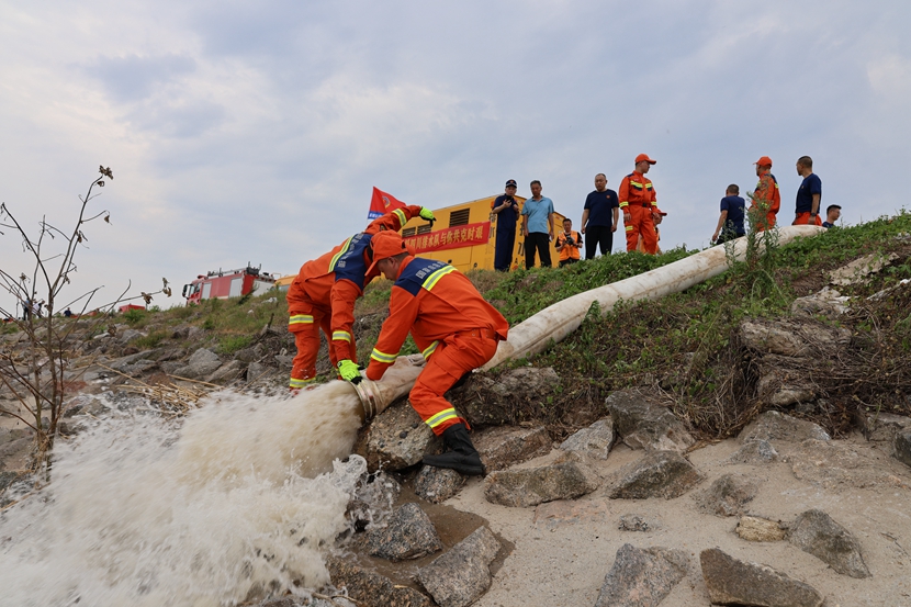 排涝抢险现场 (3).jpg 排涝抢险现场 (3).jpg