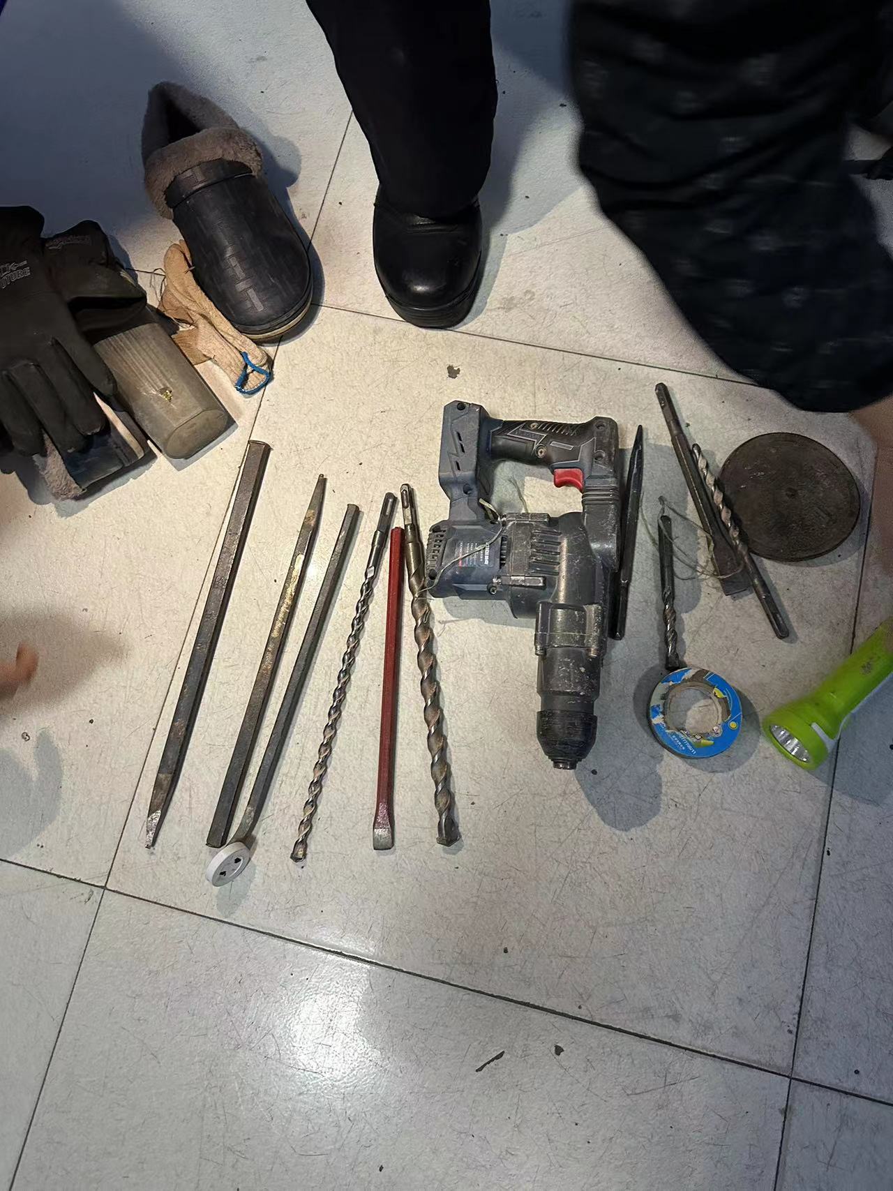 �������ĵ�Ĺ���ߣ��ܷ��߹�ͼ��.jpg